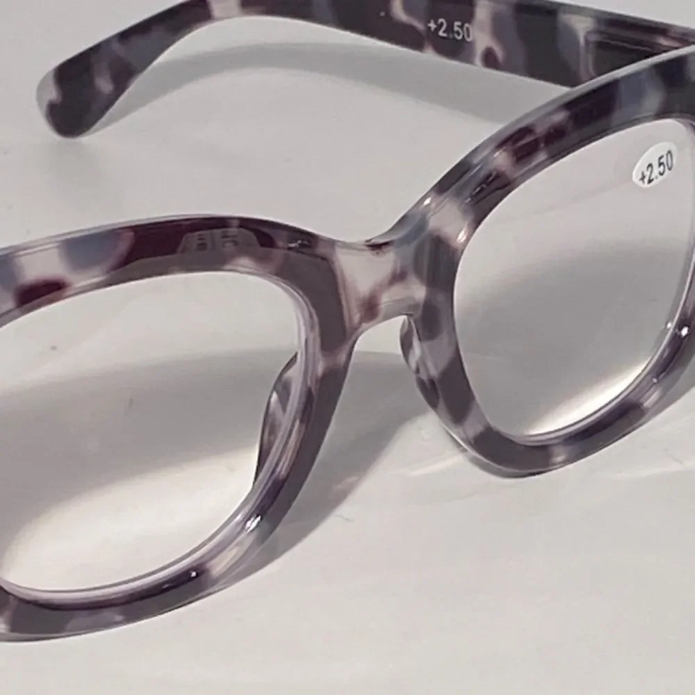 1145 Mona Reading Glasses 2.50 Sq Eyeglasses Grey and Black Tortoise Frames NWT